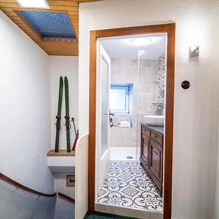 Katzerhaus ابينسي